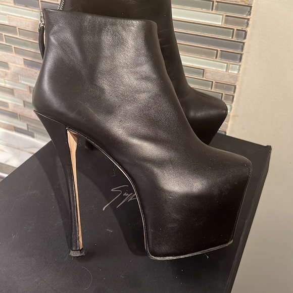 Giuseppe Zanotti Design - Picture 2 of 5